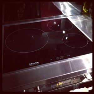 He literally went through 9 jigsaw blades, but the Snook managed to get our new cooktop fi… http://t.co/ykIIpeSUwW http://t.co/zk4JyOn0MR