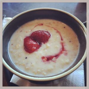 My porridge was smiling at me. http://t.co/3DuBlciXZu http://t.co/GQ2j1RnVn8