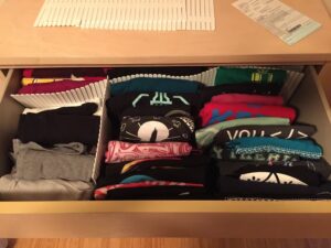 For those saying it’ll never stay that way, here’s my t-shirt drawer 6 weeks on. 😜 @randomknits @Sam_McCosh https://t.co/6opM4XWkLe