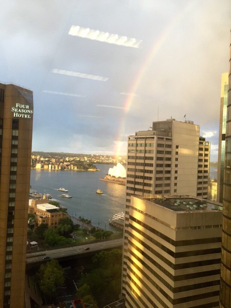 RT @fictillius: Quick there's gold at the Sydney Opera House https://t.co/LW2LkHcU4l