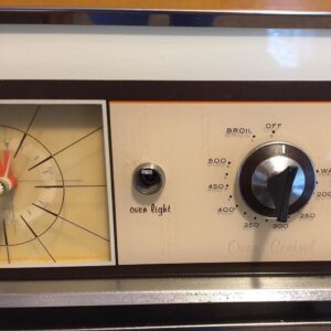 In love with the groovy vintage oven in my Mom's new kitchen. https://t.co/GqcZy1qRaN https://t.co/TPEiwzTESv