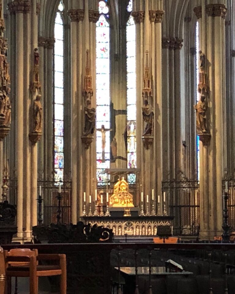 Spent our last afternoon in Köln visiting the Dom and the harbour Christmas market. (I was last in Köln 25 years ago as a student!!)