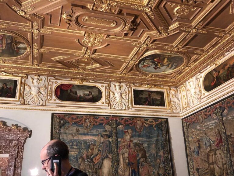 Behold the Queen and King of Bavaria! Highlights from today’s tour of the Residenz palace in Munich.