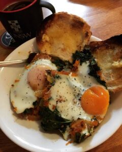 Sunday brunch, made by me: sweet potato and kale hash with baked eggs. https://t.co/wb3wloQkWK https://t.co/Oa4UQiKoS1