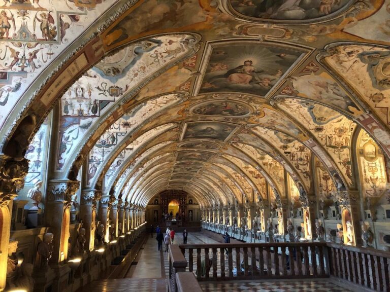 Behold the Queen and King of Bavaria! Highlights from today’s tour of the Residenz palace in Munich.