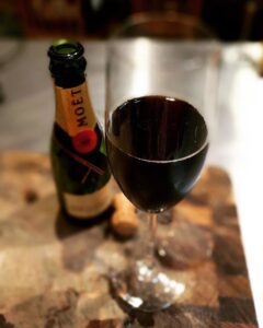 Moët + the Snook's Licorice Stout = a Black Licorice Velvet. Tasty! https://t.co/kJuO3wDimn https://t.co/Mn5fQ17LZ2