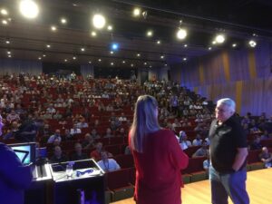 That moment when @apaipi got everyone at #yow16 Brisbane to sing Happy Birthday to @unclebobmartin! https://t.co/Kxm4cYenGJ