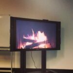 More meetups should have a crackling fire in the corner. It's very calming. #SydMobNet https://t.co/3RlR4mQeWp https://t.co/Rjw7jhd164