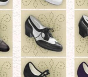 Thanks to @unlikelylibrary's mad skillz, I've found exact shoes Emma Stone wears in La La Land! (2nd row, 3rd down) https://t.co/4ITSmKpLD6 https://t.co/jNIJiyjCpd