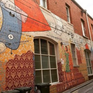 Sewing pattern inspired laneway art in Perth. YES. https://t.co/dagrBlcsVn https://t.co/Ufa5OsWqiV