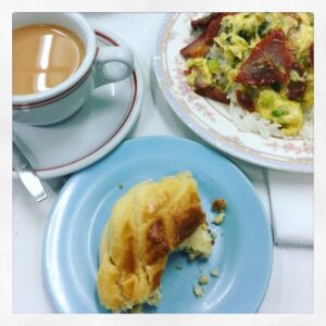 First meal in Hong Kong: milk tea, pineapple bun, and roast pork with scrambled egg rice. … https://t.co/GKv8wMYQNh https://t.co/FnFkd08wQv