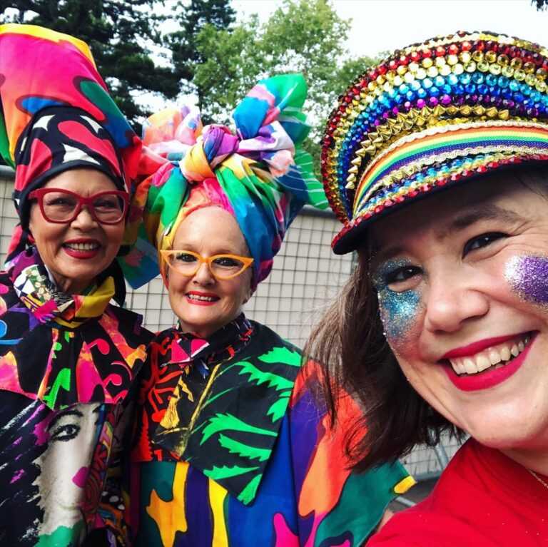 OHMYGOD. Spotted Linda and @jennykeeoz and turned into a raving fangirl. They were so lovely!! ❤️🏳️‍🌈 #mardigras2020 @romancewasborn