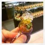 Snuck down to Lindt Café for a coffee and got to try new (Aussie only!) Mango & Cream Lind… https://t.co/0vyzcUX0k8 https://t.co/24BVZE6enp