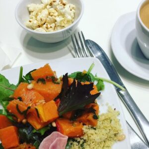 Grabbing some lunch before heading to Melbs. (First visit to Virgin Lounge as a Gold FF!) https://t.co/gbxWjrdCxi https://t.co/Rv6JC1Jnv4