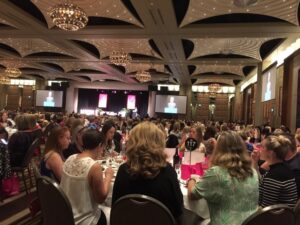 1500 women… and the only men I’ve seen are waiters bringing chocolate cake and wine. This is the future that liberals want. 😂 https://t.co/Fws2JoduHh