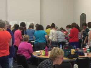 Feeding frenzy at @KnitGuildNSW InnerCity as the Annual Yarn Destash begins. (…she says smugly, committed to not buying anything!) https://t.co/g3D776Gvnt