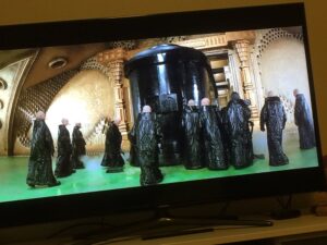 Why are they vacuuming the Emperor’s floor? The exposition is very useful (compared to the miniseries), but the visuals are CONFOUNDING. https://t.co/sxPbmpW49K