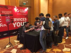 Hmm, I wonder why there’s a giant queue at the @RedHatNews booth? Oh, because @yanaga is doing a book signing LIKE A BOSS. @voxxedsingapore https://t.co/fcPZvy4MXd