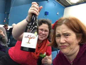 Aaaand the Yarnbomb wine has made an appearance. I remain firmly Anti. 🚫👎💩 #knitcamp @aunty_toots https://t.co/zfBp0Zsden