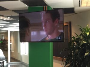 How am I supposed to get work done when @WOTSOWorkSpace is showing one of the BEST MOVIES EVER on the TV behind me? #toepick https://t.co/U9FXJJ5SnF