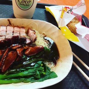 My hotel is across the street from the Maxwell Food Centre. 😍🦆🐷🍜🍌 #alltheyummyemoji https://t.co/X7Tst6puea https://t.co/5ilZ3PQMqX