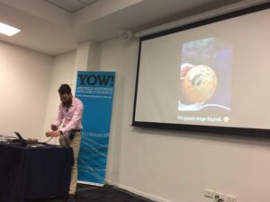 Never seen a tech speaker use a MUFFIN as a prop in their Conf talk! 😂 @mootpointer #YOWconnected https://t.co/KmZwfBQRMc