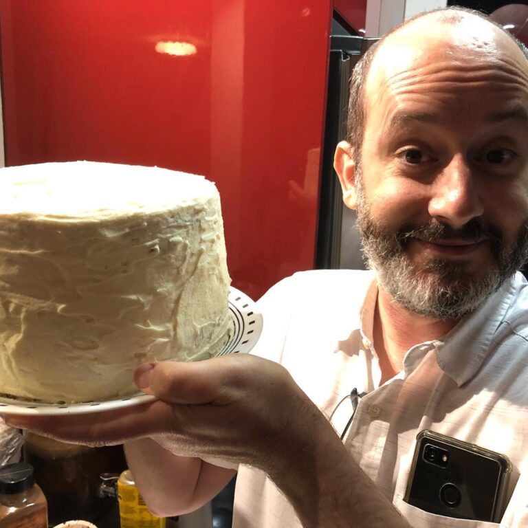 Because why wouldn’t you bake a Quarantine Celebration Carrot Cake the size of your head? 😂❤️🥕🍰