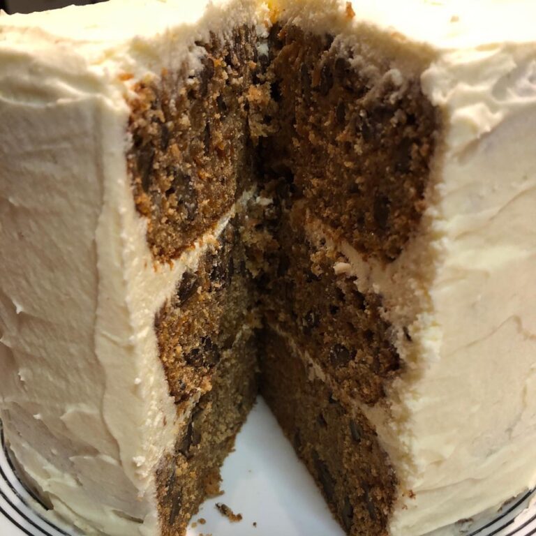 Because why wouldn’t you bake a Quarantine Celebration Carrot Cake the size of your head? 😂❤️🥕🍰