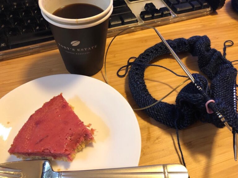 My ability to survive Monday afternoon VCs improved significantly when the Snook snuck in with coffee and a slice of rhubarb tart. 😍☕️