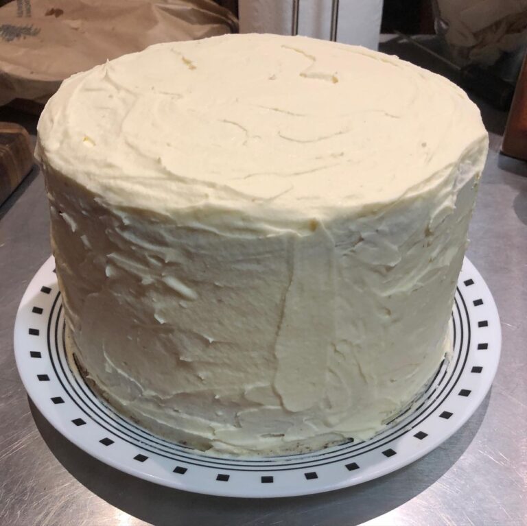 Because why wouldn’t you bake a Quarantine Celebration Carrot Cake the size of your head? 😂❤️🥕🍰