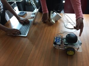 Antidote to today’s tech industry disillusionment: these awesome kids from @coderdojomelb driving robots and using AI. #DevFest17 ❤️ https://t.co/qqNKdcXRE2