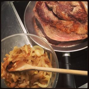 Early morning slow cooker prep. Yes, my house smells amazing. #brisketlyf https://t.co/0Q8HeokgAi https://t.co/n7OcI2s54t