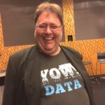 This is the face of a parent who dragged his daughter to a tech talk ON HER 10TH BIRTHDAY. #yownight (He's not sorry.) @unixbigot https://t.co/jzeZxnXpQ5