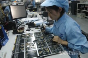 RT @RealSexyCyborg: This is my life now. Proving a Chinese girl can solder.🙄 Meanwhile 2km away… https://t.co/DvrVuVyEQD