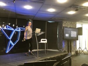 There are lots of ways to measure complexity. Here's a very simple example. "Anybody remember LAMP stacks? When you only had to decide between MySQL and Postgres?" 😂 @mipsytipsy #sydtechleaders https://t.co/hDVJeYBwOx