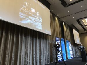 Kennedy going straight from Shepherd's first space flight to "we're going to the moon" = the biggest user story ever?? 😂 @davefarley77 #yow17 https://t.co/iI1ITozF4S