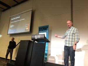 Nigel from @brisruby introducing @davefarley77's talk on Reactive systems! (Great meetup group, incidentally.) #yow17 https://t.co/fiqXCcfJWr