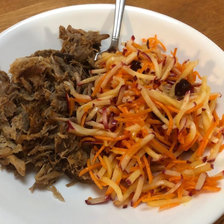 Pulled pork and carrot & radish slaw. True story: we’ve had this food processor like 8 years and I only just discovered TODAY that it came with a julienne disk. 😳