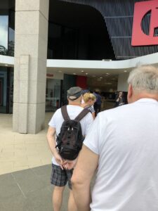 Ahhh, good ol' @australiapost. There's are no bike racks at the Strawberry Hills branch, and the postal pickup line is literally out the door. 😐 https://t.co/yTEpzqLHda