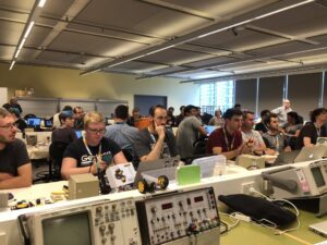 Huge crowd in UTS's fantastic electronics lab for the Open Hardware Miniconf! 🤖❤️ #lca2018 https://t.co/udw5NOKJgW