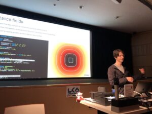 Learning about raymarching and distance fields from @metaeaux. Great way of showing code and immediate effects! #artandtech #lca2018 🖼️😂💻 https://t.co/hhmUQOeV3k