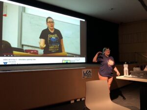 Knitting, crochet, and now TAPESTRY! ❤️ @glasnt talking about how she creates her amazing needlepoint & cross stitch designs! #artandtech #lca2018 🖼️❤️💻 https://t.co/tjkMtysjfU