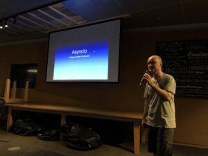 Last talk is a gentle introduction to Asyncio from @OptiverAsiaPac's own @grgsrs! #sypy https://t.co/0mX7ClEC2v