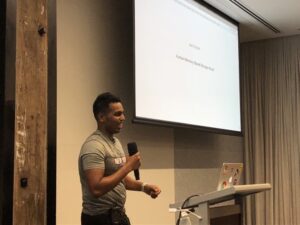 Charming intro from @ajainvivek, who works at Yahoo. "It does still exist, in case you didn't know!" 😂 #reactsydney @reactsydney https://t.co/Cze1pyRjl0