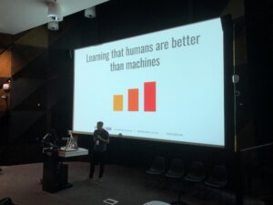 Learning from @ScottSunderl4nd why humans are better than computers. "Do you feel like everyone in senior management is talking about building an AI model?" YES. #MeasureCamp https://t.co/x4gM80jOYI