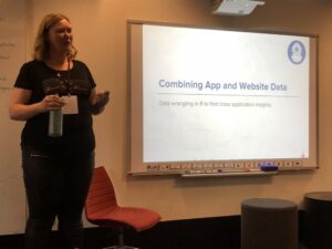 Sarah from @datarunsdeep on combining app and website data using R. Looking forward to a beginner intro to R! #measurecamp https://t.co/zrPPEClEi1