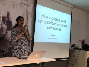 Last talk is from Anukrity telling us about her experience with a tech bootcamp. Good reminder that not everyone in a bootcamp is a true junior - she’s got lots of experience but took time off for family. @JuniorDevSG https://t.co/hPXG5dlcQT