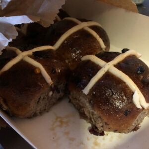 Guess who was smart enough to order hot cross buns from @brickfieldsbakery yesterday? ❤️ https://t.co/BMa0ate8IJ https://t.co/0NKsz7dmO7