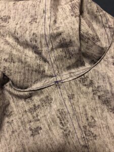 Step 19 - flat-felling the side/sleeve seams. This includes the tricky (but secretly enjoyable) bit where you sew down *inside* the sleeve, inch by inch. Best armpit finish I’ve ever done! 😍 https://t.co/4ld7whWHek