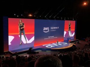 There is a woman rocket scientist on stage, and I am HERE FOR IT! 👩‍⚕️🚀 #AWSSummit https://t.co/xBJotT6JoP